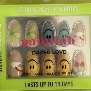 PaintLab Smiley Gel Nails Manicure Dazed Love Mani.24 x gel press-on nails